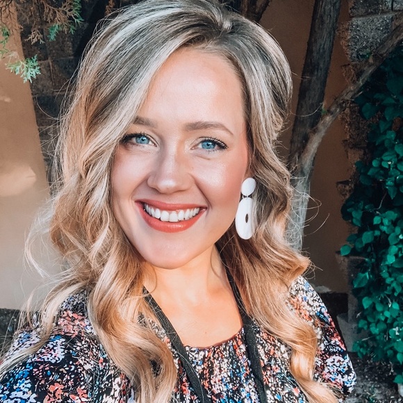 Meet your Posher, Deb - Picture 1 of 1